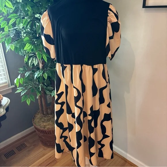 SHEIN Black and Cream Midi Dress - Picture 3 of 6